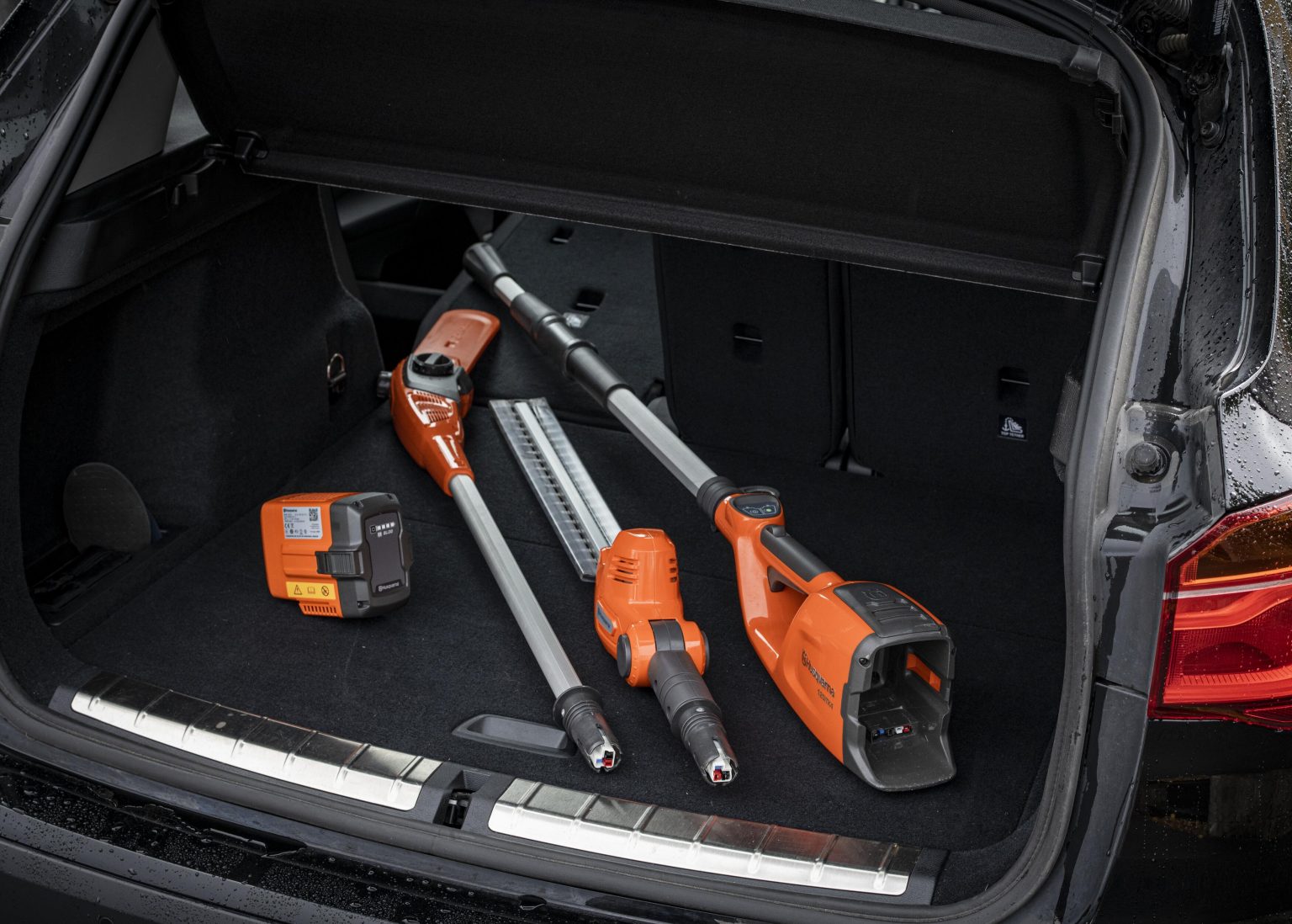 Husqvarna 120iTK4PH Cordless Pole Saw Kit Ben Burgess