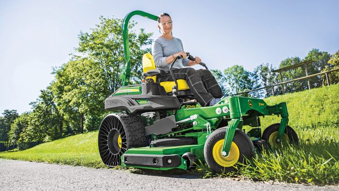 John Deere expands it's commercial ZTrak ZTR range - Ben Burgess