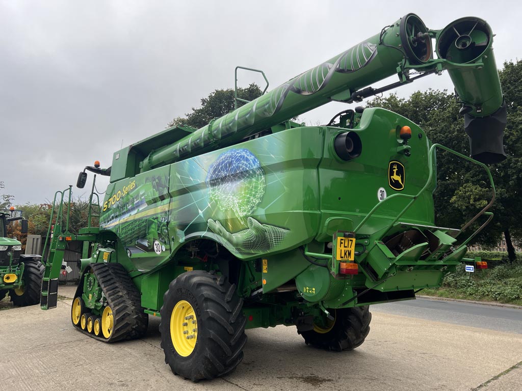 John Deere S790 Combine Harvester - FarmAds