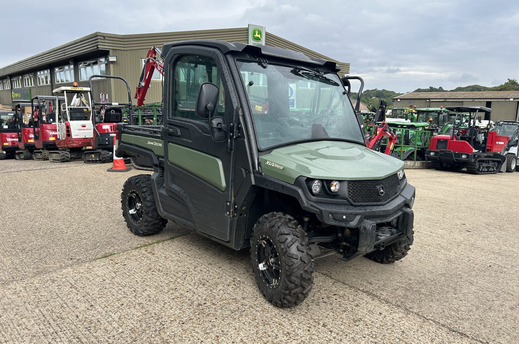 XUV865M UTILITY VEHICLE - Ben Burgess