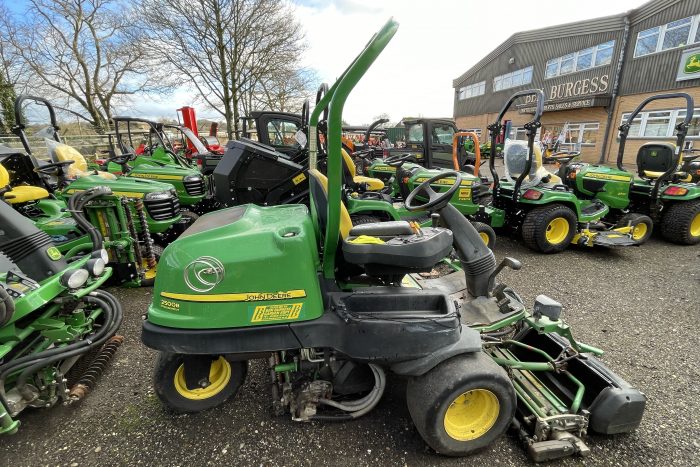 2500B GREENS TRIPLEX MOWER - Ben Burgess