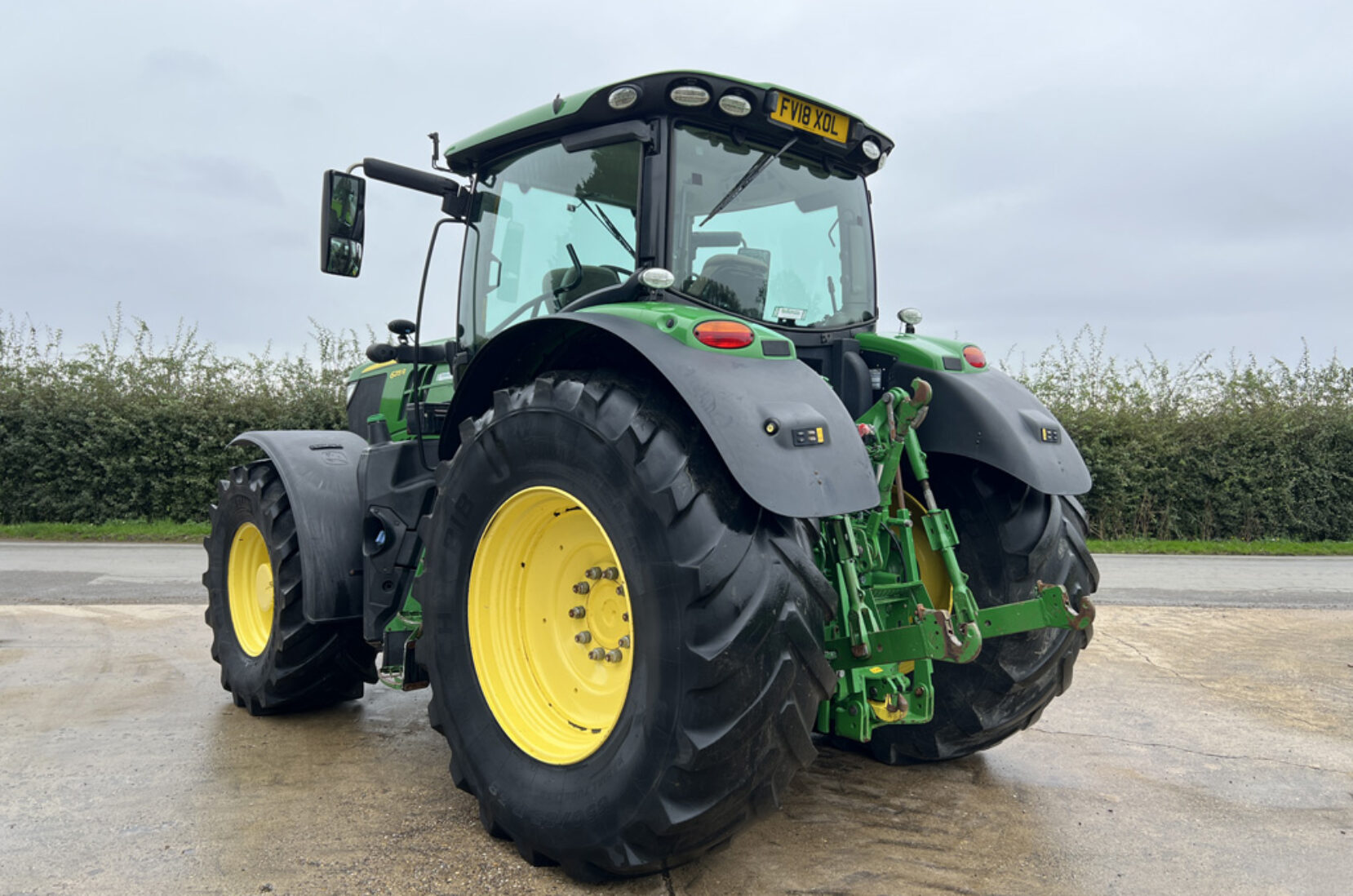 6215R TRACTOR - Ben Burgess